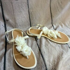 5/$20 Atmosphere Womens White Floral Bridal Beach Wedding T-Strap Sandal Sz9 GUC